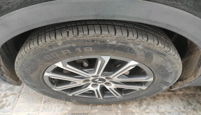 2023 Mahindra XUV700 AX 7 LUXURY P AT 7 STR, Petrol, Automatic, 22,649 km, tyre