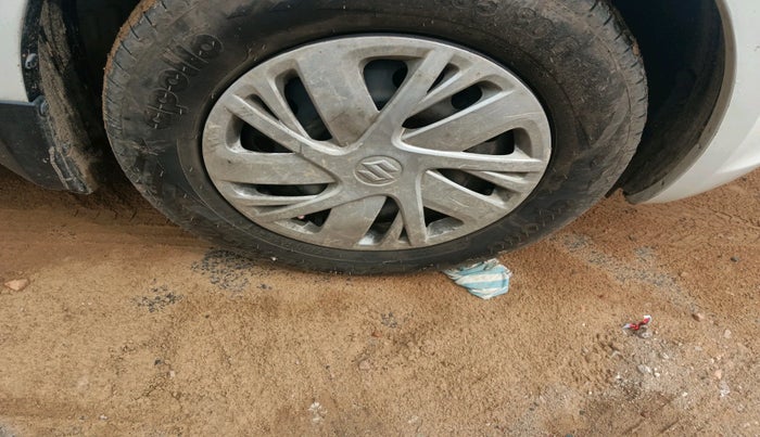 2013 Maruti Swift VDI, Diesel, Manual, 3,02,778 km, tyre