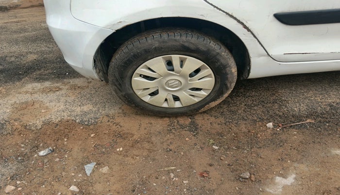 2013 Maruti Swift VDI, Diesel, Manual, 3,02,778 km, tyre