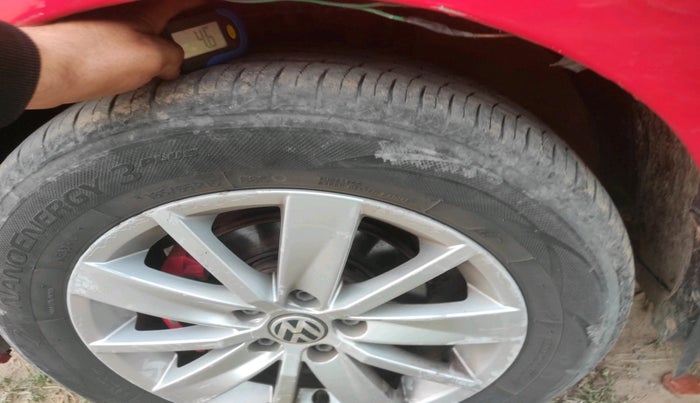 2014 Volkswagen Polo HIGHLINE1.5L, Diesel, Manual, 1,13,385 km, tyre