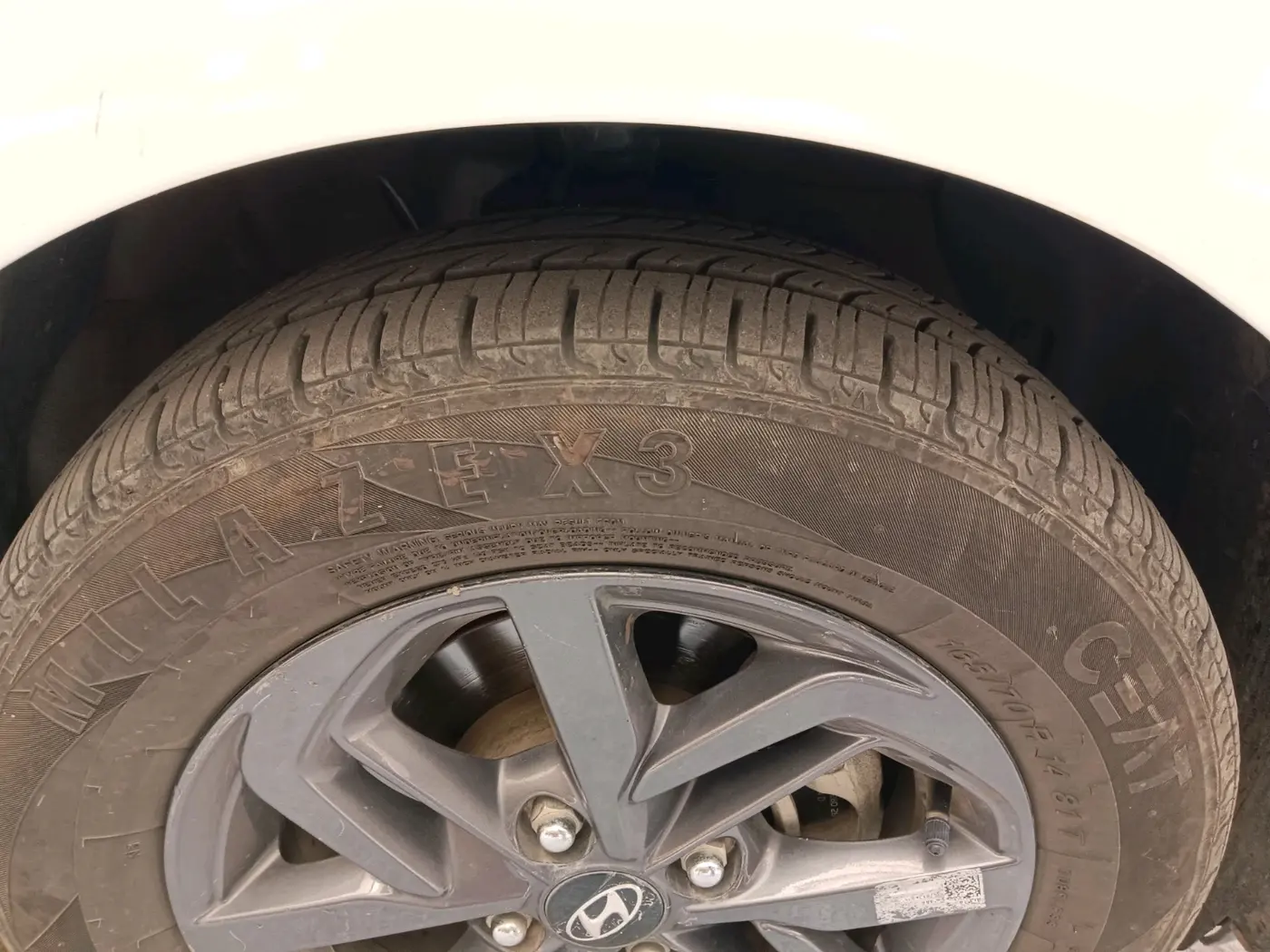 2022 Hyundai GRAND I10 NIOS SPORTZ AMT 1.2 KAPPA VTVT, Petrol, Automatic, 42,611 km, tyre