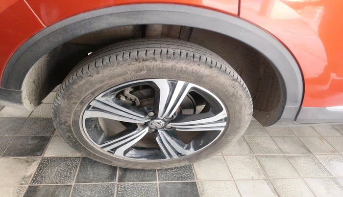 2022 MG ASTOR SAVVY 1.5 CVT S RED, Petrol, Automatic, 27,322 km, tyre