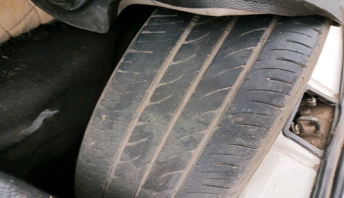 2016 Toyota Etios Liva G, CNG, Manual, 1,26,615 km, tyre