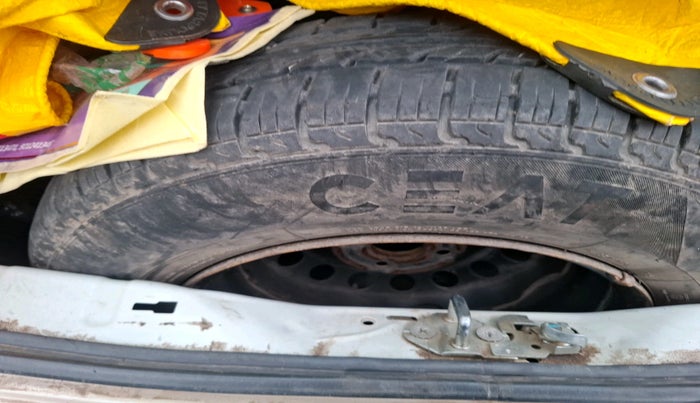 2012 Maruti Swift VXI, Petrol, Manual, 30,513 km, tyre