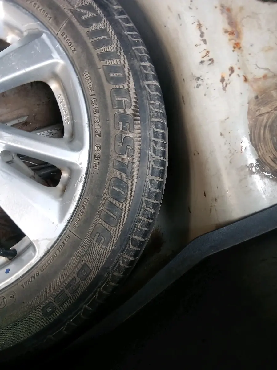 2012 Maruti Swift ZDI, Diesel, Manual, 2,90,000 km, tyre