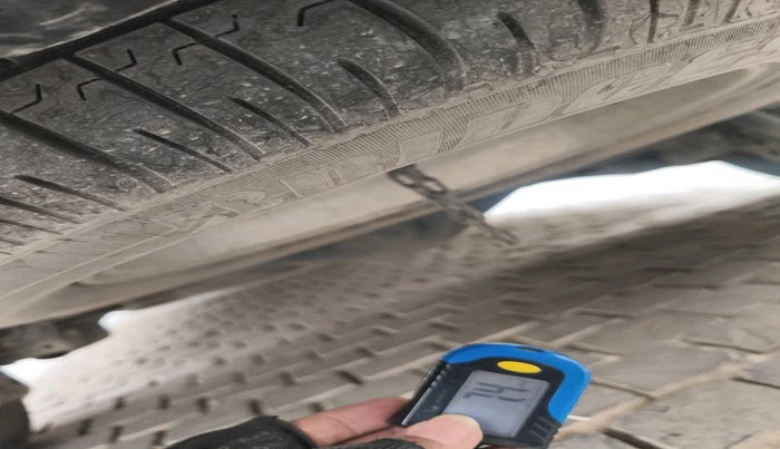 2017 Toyota Innova Crysta 2.4 VX 7 STR, Diesel, Manual, 1,37,820 km, tyre