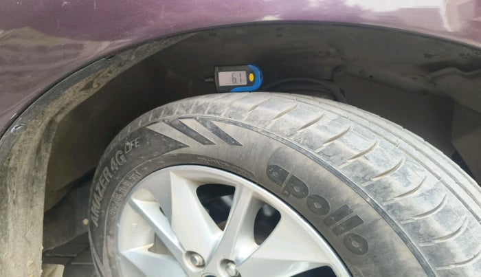 2017 Toyota Innova Crysta 2.4 VX 7 STR, Diesel, Manual, 1,37,820 km, tyre