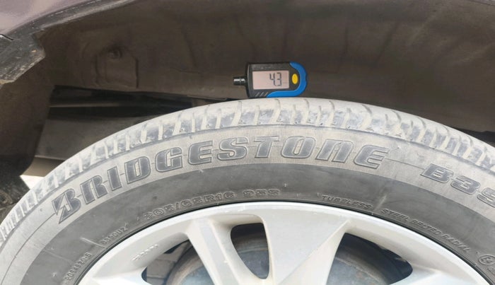 2017 Toyota Innova Crysta 2.4 VX 7 STR, Diesel, Manual, 1,37,820 km, tyre