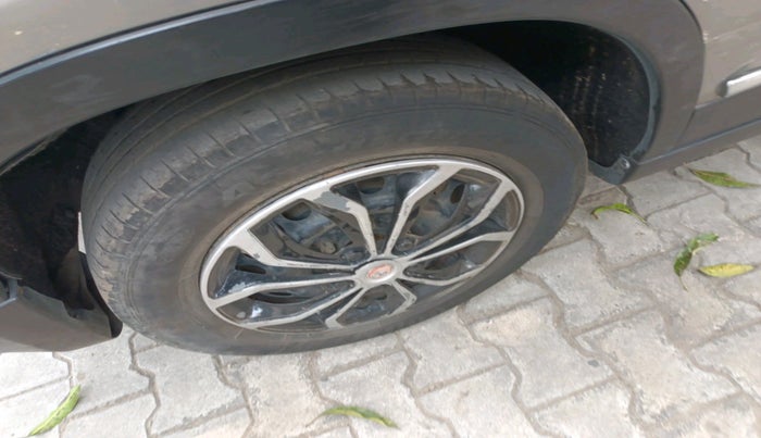 2018 Maruti Vitara Brezza VDI, Diesel, Manual, 1,75,133 km, tyre