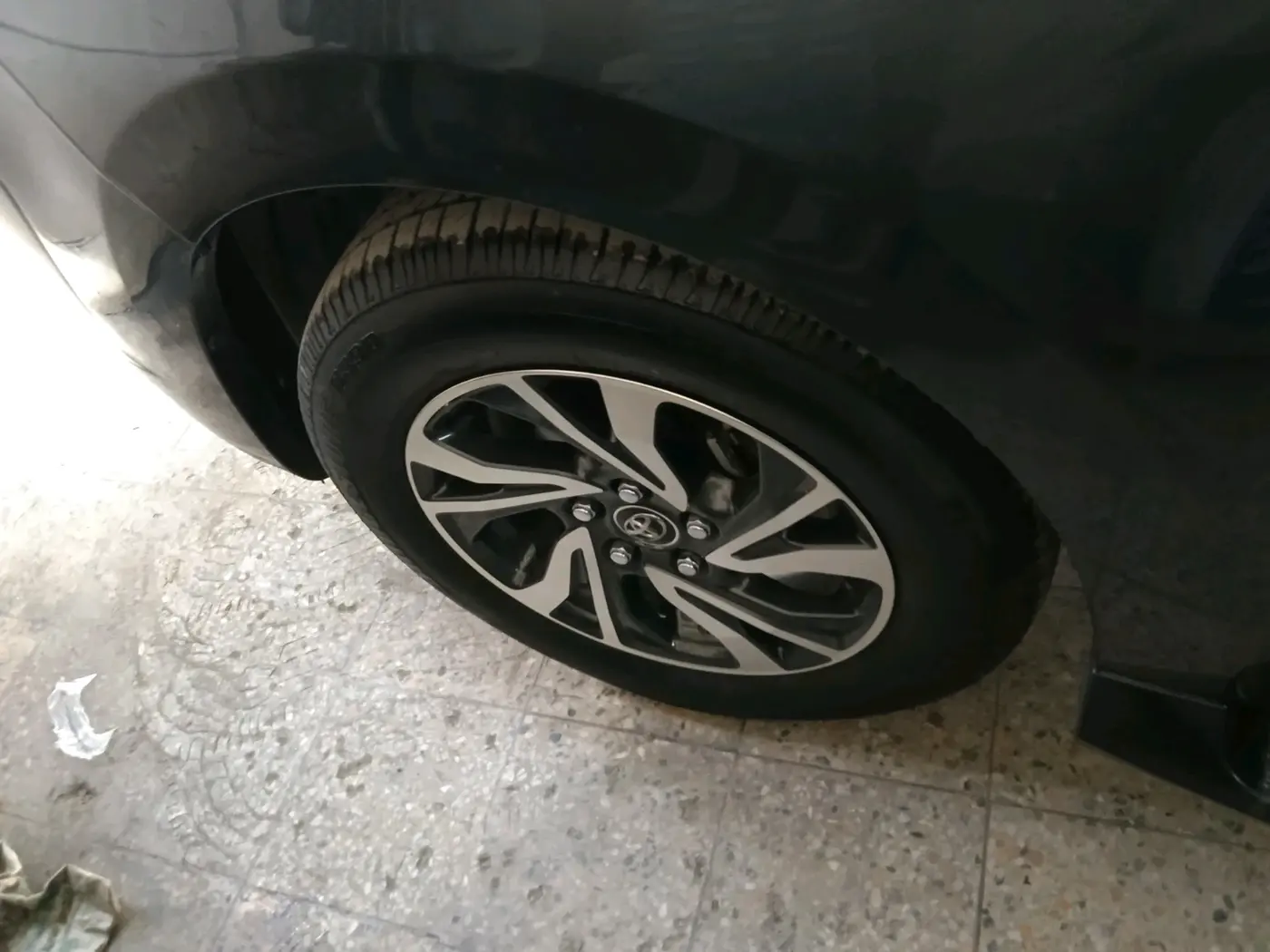 2021 Toyota Innova Crysta 2.4 VX 8 STR, Diesel, Manual, 23,338 km, tyre