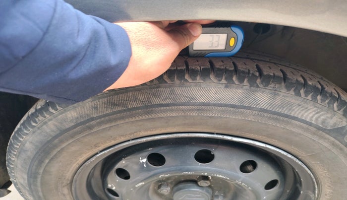 2018 Maruti Swift LXI, CNG, Manual, 66,556 km, tyre