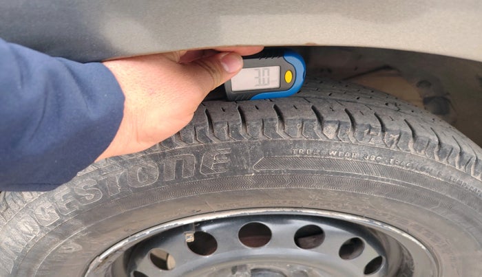 2018 Maruti Swift LXI, CNG, Manual, 66,556 km, tyre