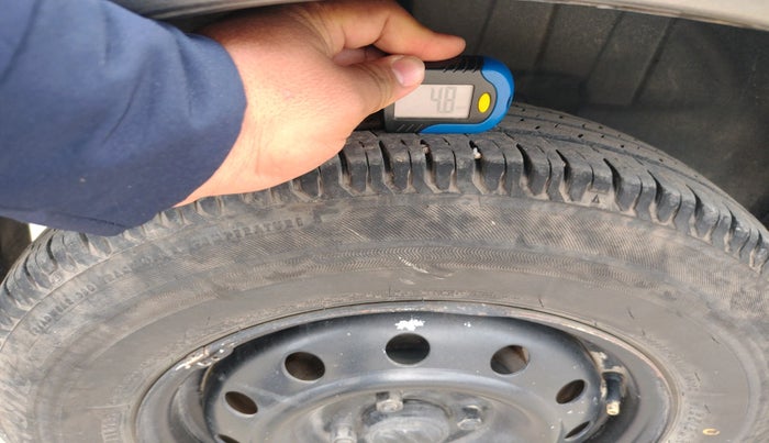 2018 Maruti Swift LXI, CNG, Manual, 66,556 km, tyre