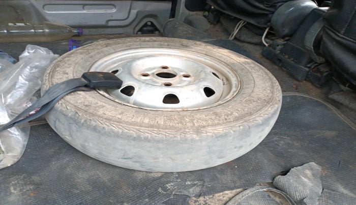 2014 Maruti Eeco 5 STR CNG WITH HTR, CNG, Manual, 62,422 km, tyre