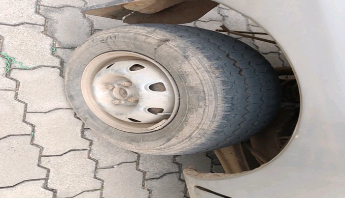 2014 Maruti Eeco 5 STR CNG WITH HTR, CNG, Manual, 62,422 km, tyre