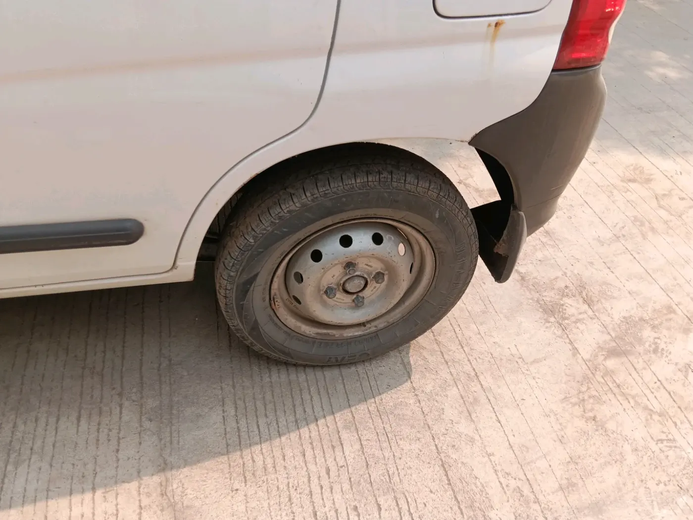 2012 Maruti Alto LXI, Petrol, Manual, 1,17,452 km, tyre