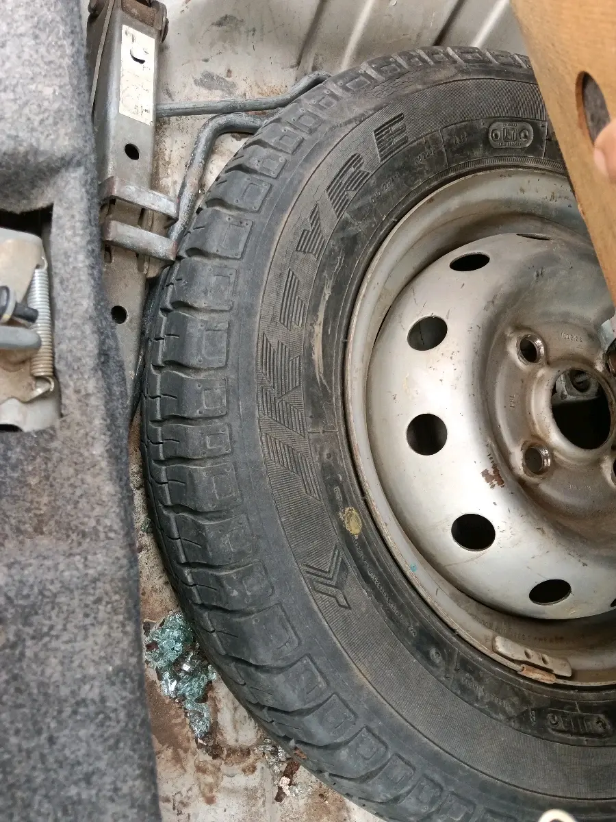2012 Maruti Alto LXI, Petrol, Manual, 1,17,452 km, tyre