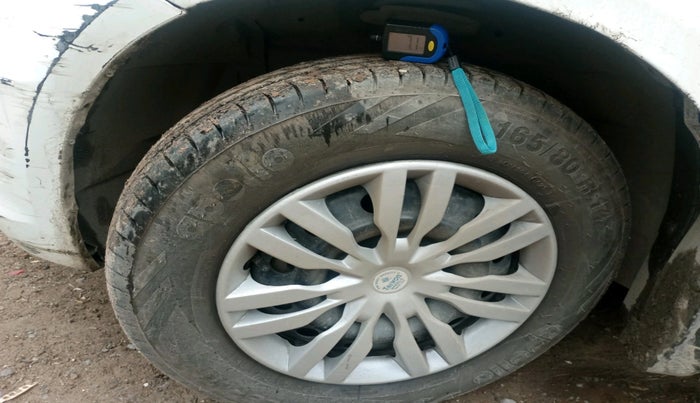 2015 Maruti Swift VXI, CNG, Manual, 96,149 km, tyre