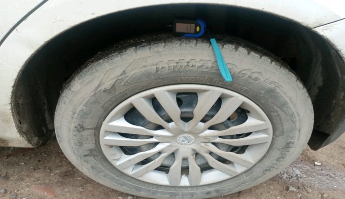 2015 Maruti Swift VXI, CNG, Manual, 96,149 km, tyre