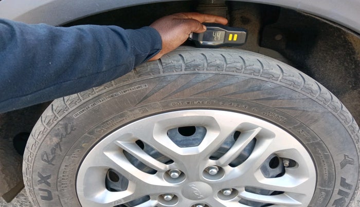 2023 KIA CARENS PRESTIGE 1.5 PETROL 7 STR, Petrol, Manual, 28,495 km, tyre