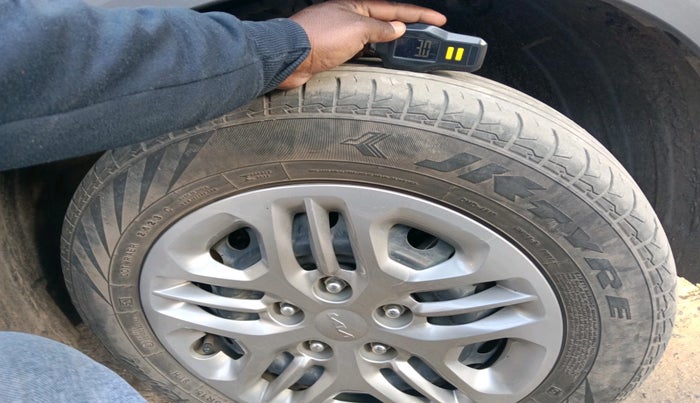 2023 KIA CARENS PRESTIGE 1.5 PETROL 7 STR, Petrol, Manual, 28,495 km, tyre