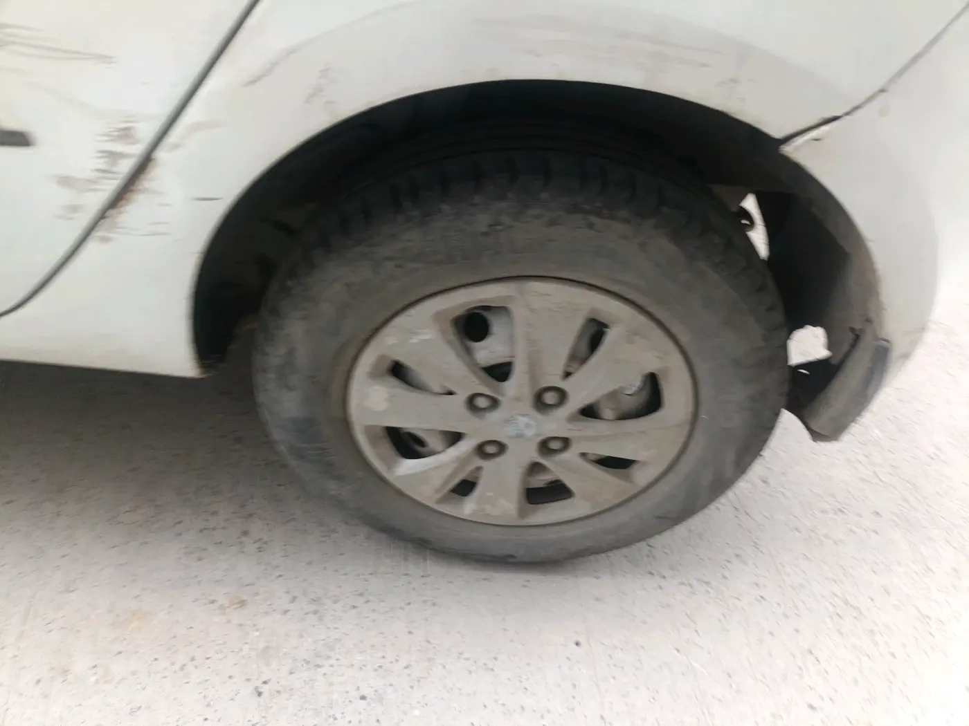 2011 Hyundai i10 ERA 1.1, CNG, Manual, 80,900 km, tyre