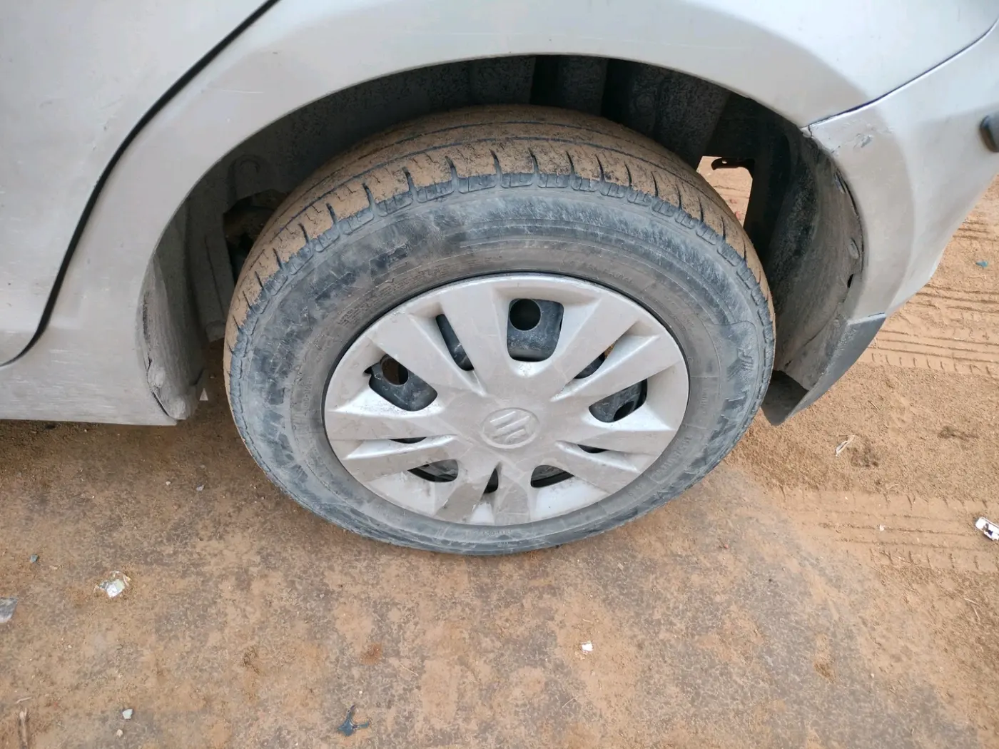 2015 Maruti Swift LXI, Petrol, Manual, 91,366 km, tyre