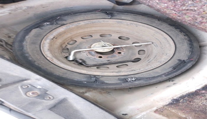 2011 Ford Figo ZXI 1.4 DIESEL, Diesel, Manual, 1,13,991 km, tyre