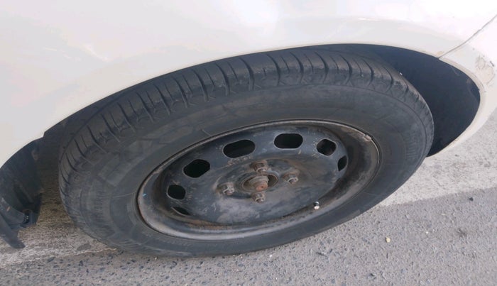 2011 Ford Figo ZXI 1.4 DIESEL, Diesel, Manual, 1,13,991 km, tyre