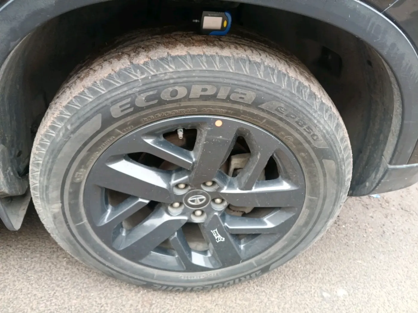 2022 Tata Safari XTA PLUS DARK EDITION, Diesel, Automatic, 34,249 km, tyre