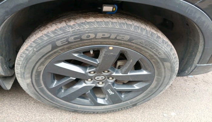 2022 Tata Safari XTA PLUS DARK EDITION, Diesel, Automatic, 34,249 km, tyre