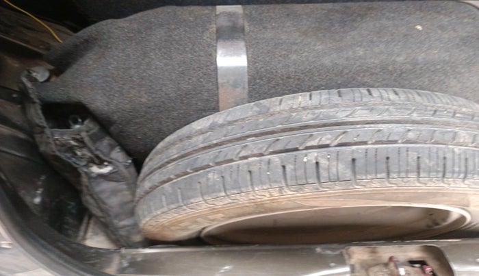 2019 Renault Kwid RXL, CNG, Manual, 85,561 km, tyre