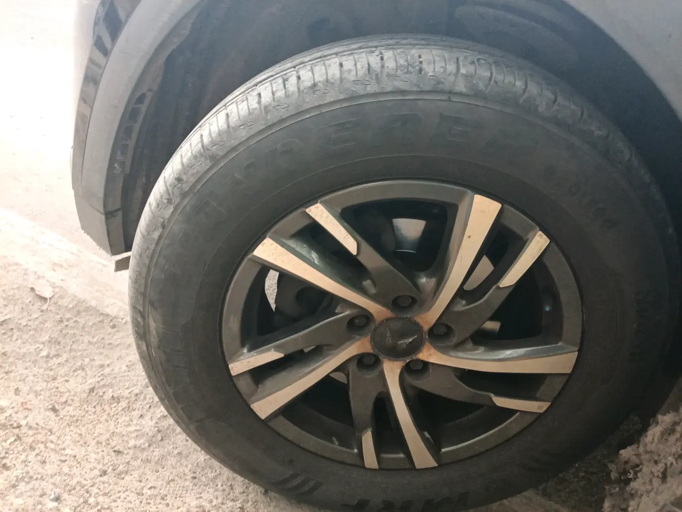 2022 Mahindra XUV700 AX 5 D MT 5 STR, Diesel, Manual, 60,735 km, tyre