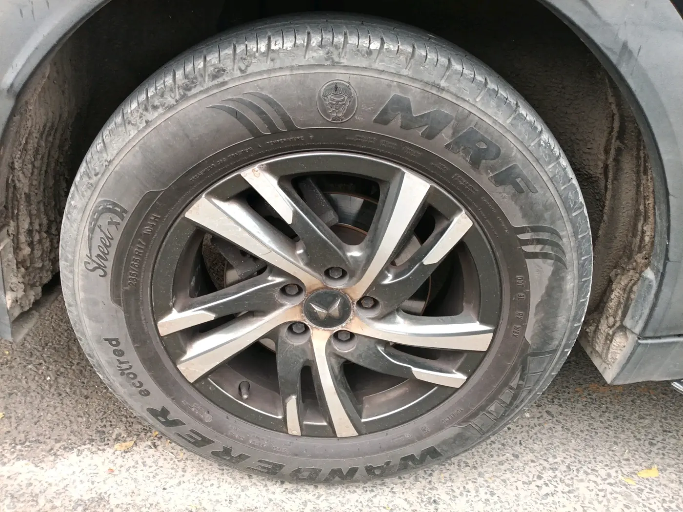 2022 Mahindra XUV700 AX 5 D MT 5 STR, Diesel, Manual, 60,735 km, tyre