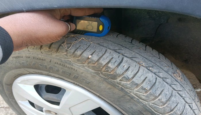 2015 Renault Kwid RXL, Petrol, Manual, 62,726 km, tyre