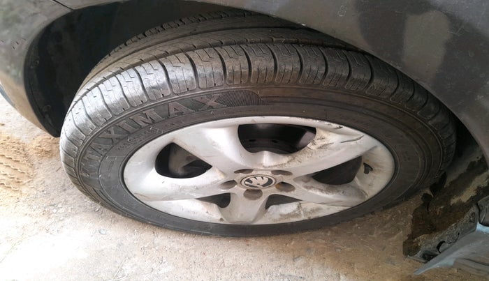 2015 Skoda Rapid 1.5 TDI CR AMBITION PLUS, Diesel, Manual, 1,85,000 km, tyre