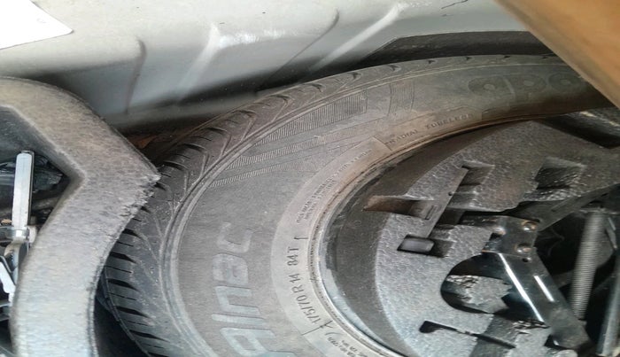 2015 Skoda Rapid 1.5 TDI CR AMBITION PLUS, Diesel, Manual, 1,85,000 km, tyre