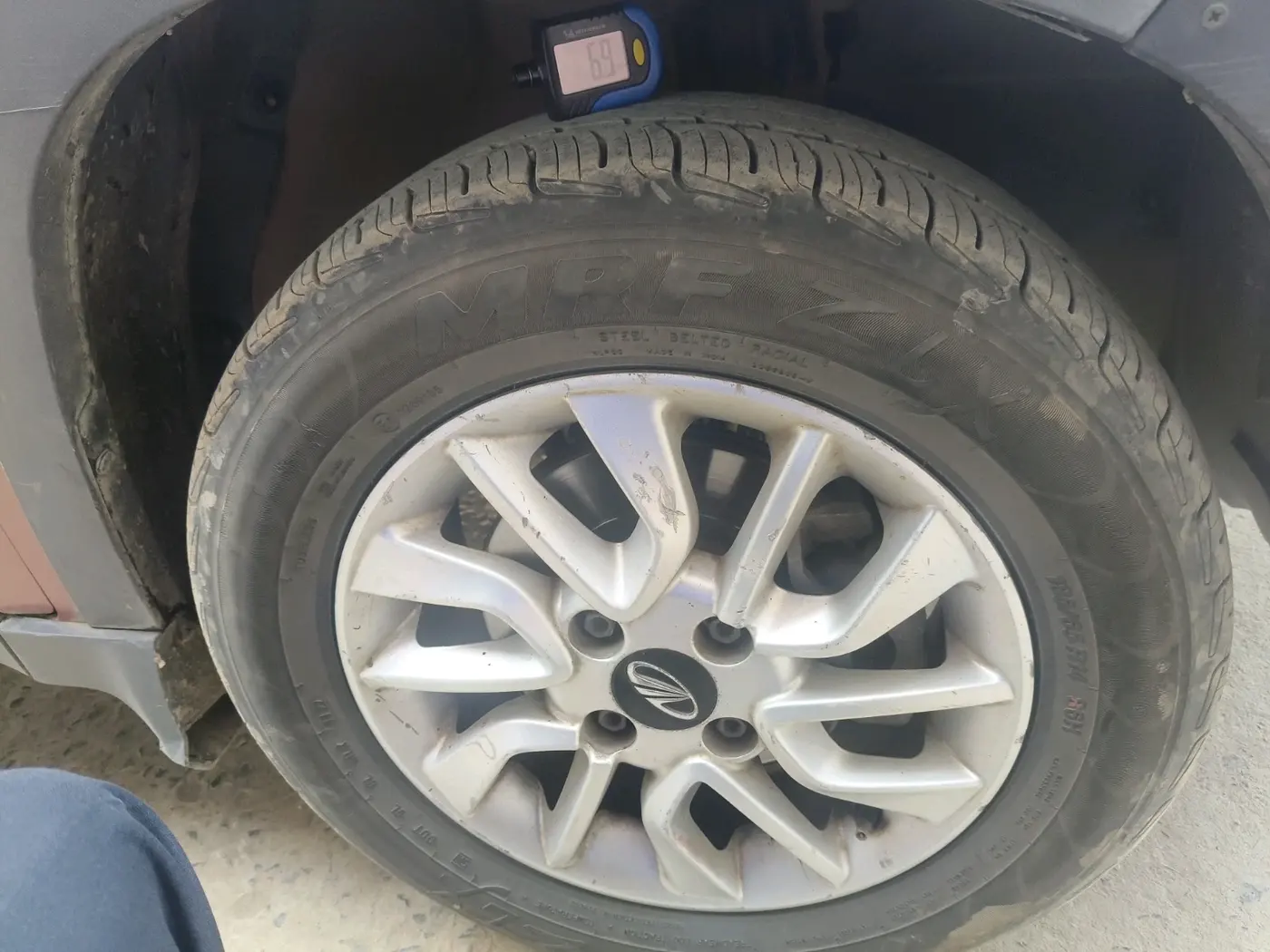 2017 Mahindra Kuv100 K6 6 STR, Petrol, Manual, 79,175 km, tyre