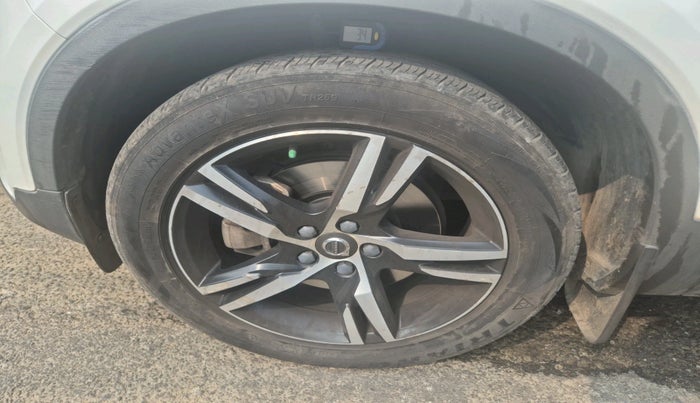 2020 Volvo XC 40 T4 R Design, Petrol, Automatic, 63,631 km, tyre