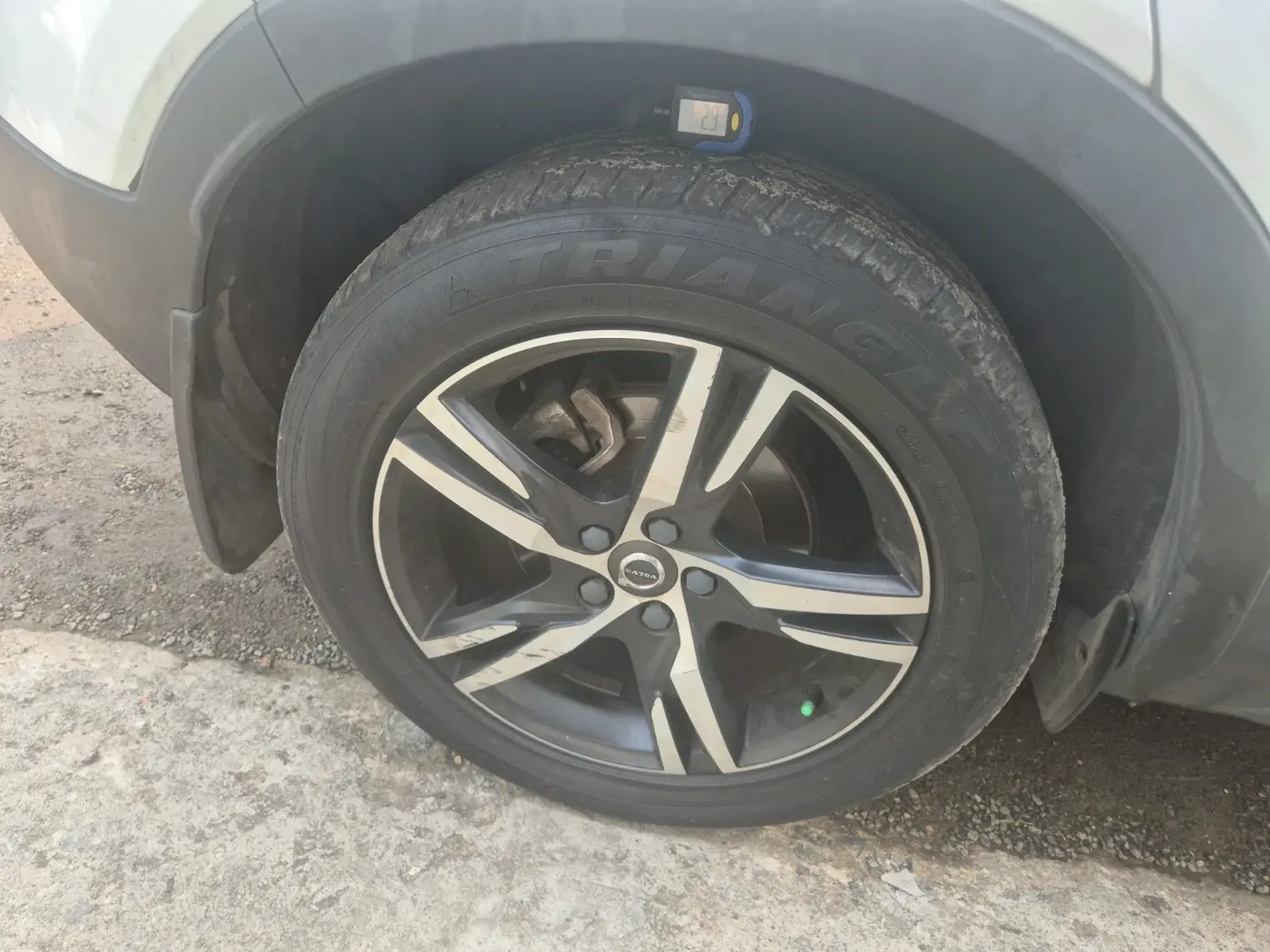 2020 Volvo XC 40 T4 R Design, Petrol, Automatic, 63,631 km, tyre