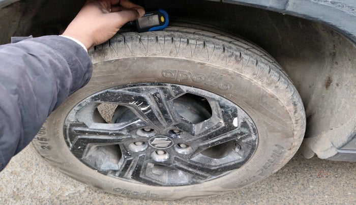 2023 Maruti BREZZA ZXI S-CNG, CNG, Manual, 1,21,413 km, tyre