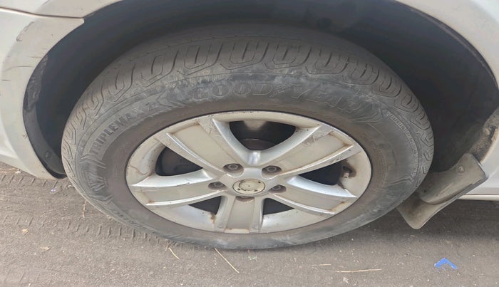 2011 Skoda Laura ELEGANCE 2.0 TDI CR AT, Diesel, Automatic, 2,26,661 km, tyre