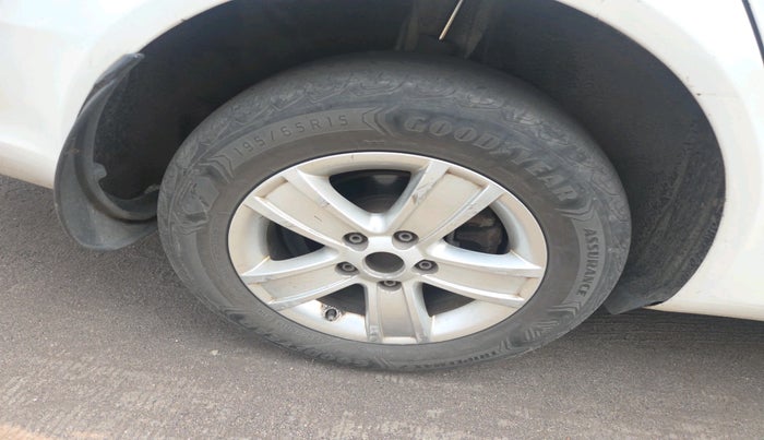 2011 Skoda Laura ELEGANCE 2.0 TDI CR AT, Diesel, Automatic, 2,26,661 km, tyre