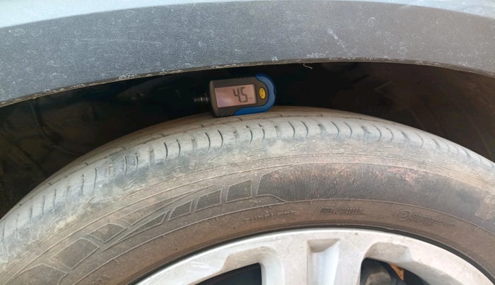 2020 KIA SONET HTK PLUS 1.5, Diesel, Manual, 1,29,918 km, tyre