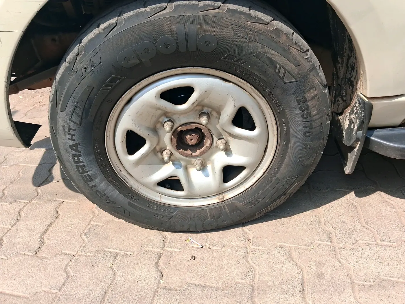 2013 Tata Safari Storme 2.2 EX 4X2, Diesel, Manual, 1,21,252 km, tyre