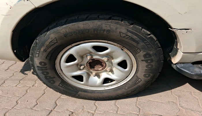 2013 Tata Safari Storme 2.2 EX 4X2, Diesel, Manual, 1,20,352 km, tyre