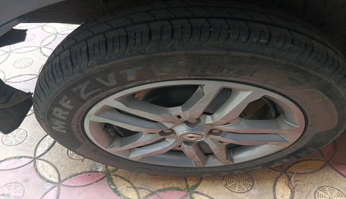 2022 Renault TRIBER RXZ, Petrol, Manual, 29,516 km, tyre