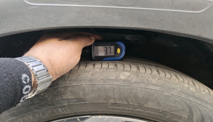 2021 Hyundai VENUE SX 1.0 TURBO, Petrol, Manual, 85,000 km, tyre