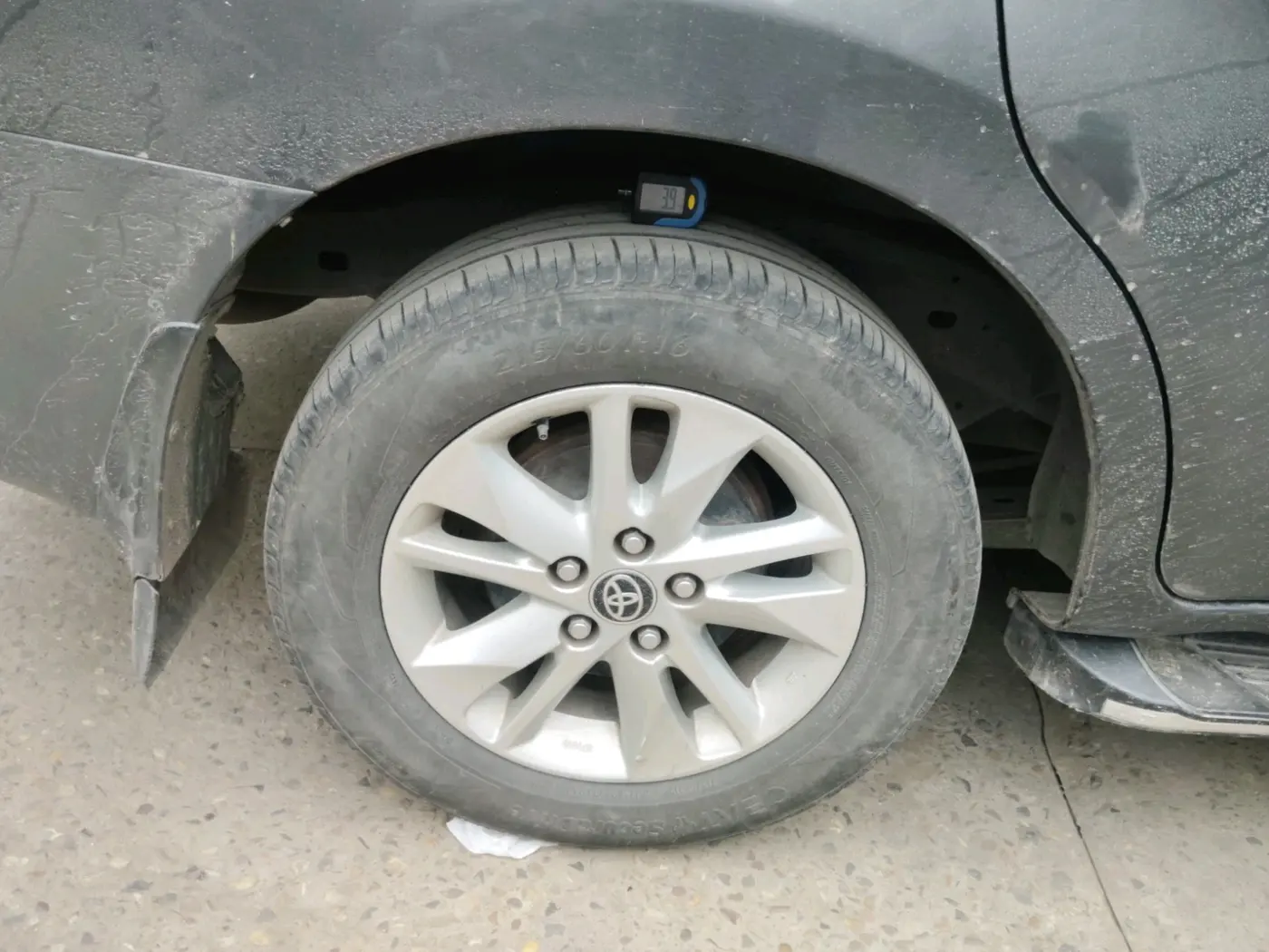 2018 Toyota Innova Crysta 2.8 GX AT 7 STR, Diesel, Automatic, 2,17,093 km, tyre