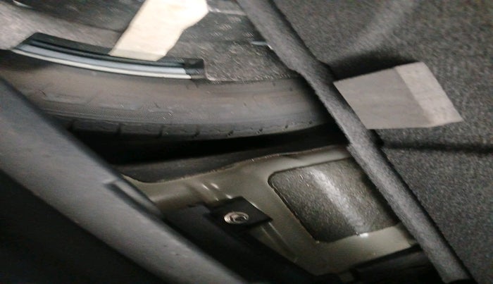 2023 Mahindra XUV300 W8 (O) 1.2 PETROL, Petrol, Manual, 20,964 km, tyre